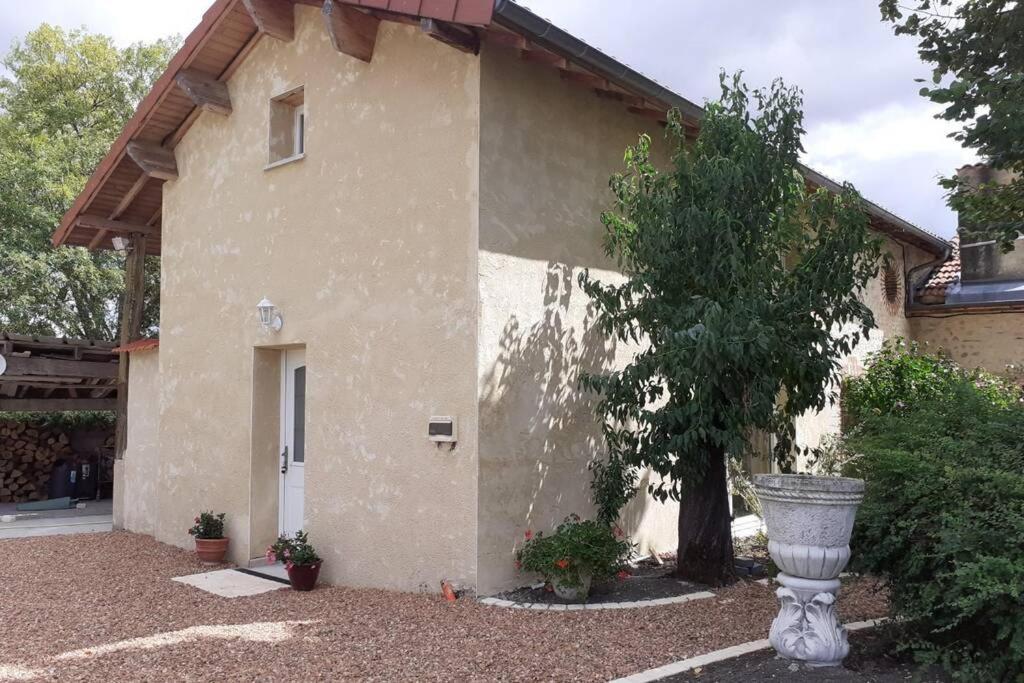Gite Des Billaudes Thuret Exterior foto